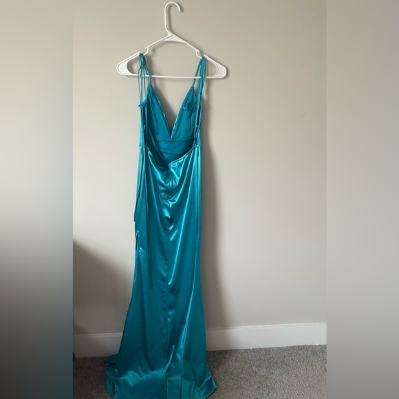 Formal dress size Medium. Maxi length - Picture 6 of 6